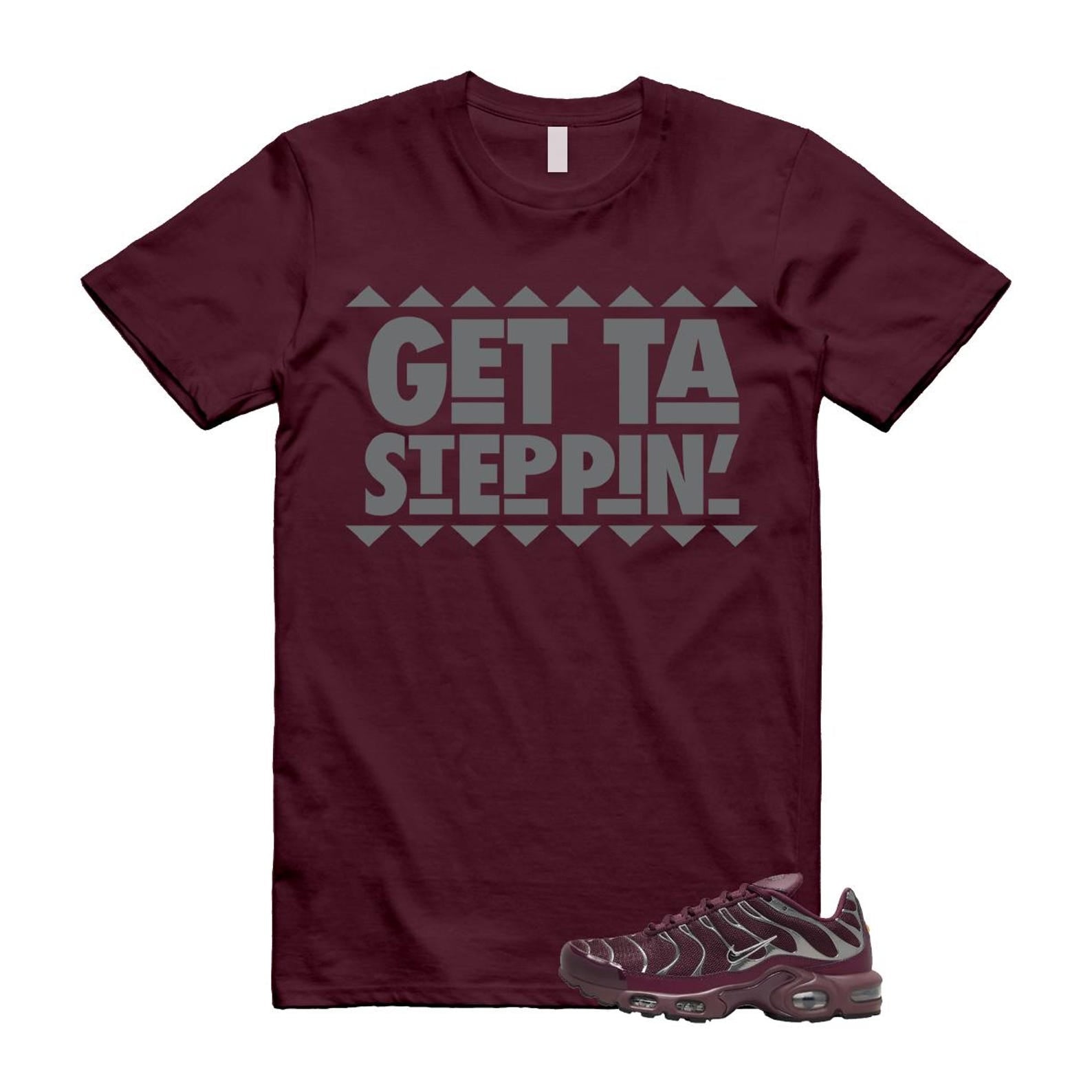 Air Max Night Maroon Metallic Silver Dark Team Red Plus SE T Shirt Match GET HJ9743-600 T-Shirt, Sneaker Match Tee